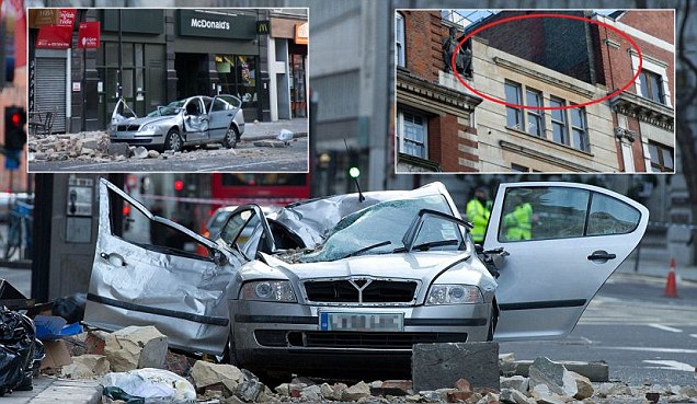 Supir Taksi Wanita Tewas Tertimpa Bangunan Runtuh